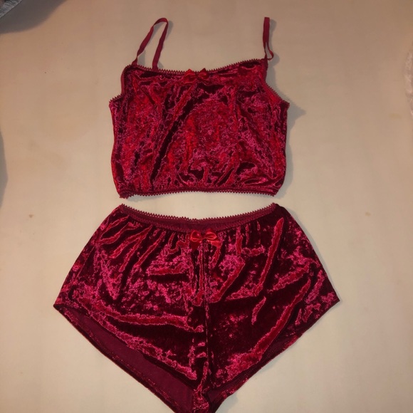 Cute velvet set ✨ - Picture 1 of 4